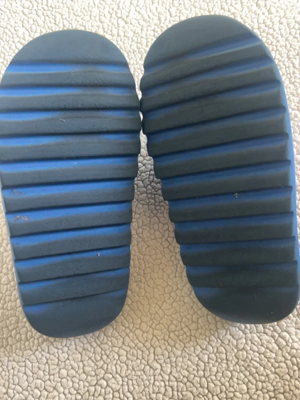 Yeezy minimalist slide